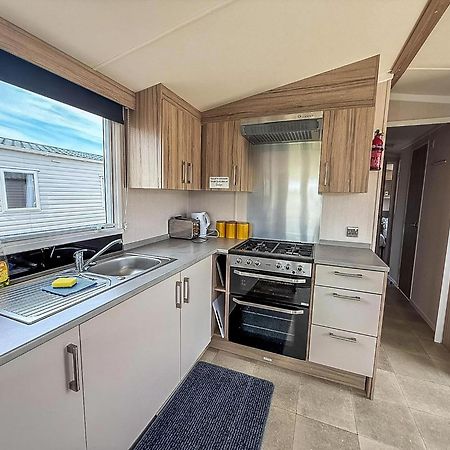 6 Berth Caravan With Decking At Sunnydale Holiday Park Ref 35243Kg Louth  Zewnętrze zdjęcie