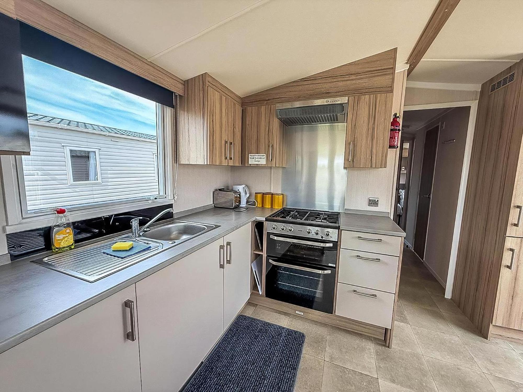 6 Berth Caravan With Decking At Sunnydale Holiday Park Ref 35243Kg Louth  Zewnętrze zdjęcie